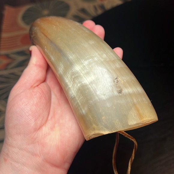 Vintage Bull Horn Powder Horn Decor - Picture 3 of 7